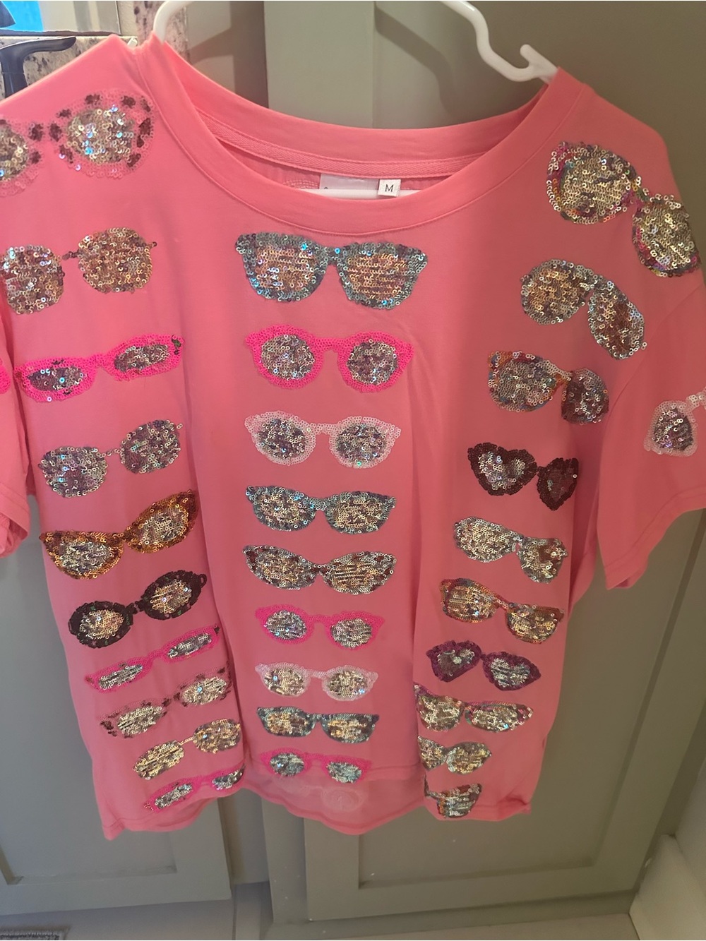QUEEN OF SPARKLES Pink Short Sleeve Tee with Sequin Sunglasses